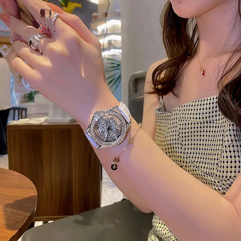 Fashionable Ladies' Snowflake Dial Quartz Wrist Watch with Rhinestone Encrusted Round Case, Non-, Analog Display, PU Leather Band, Ideal for